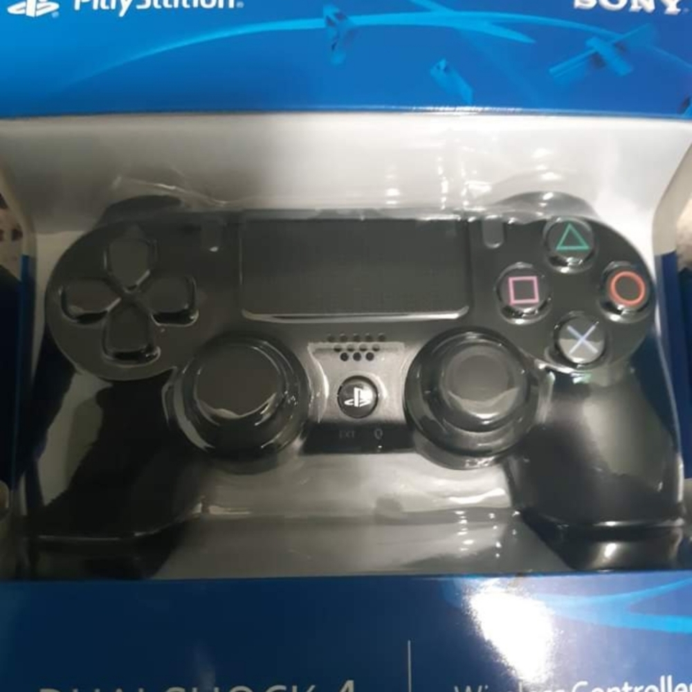 COPY - Ps4 controller - Picture 2 of 5